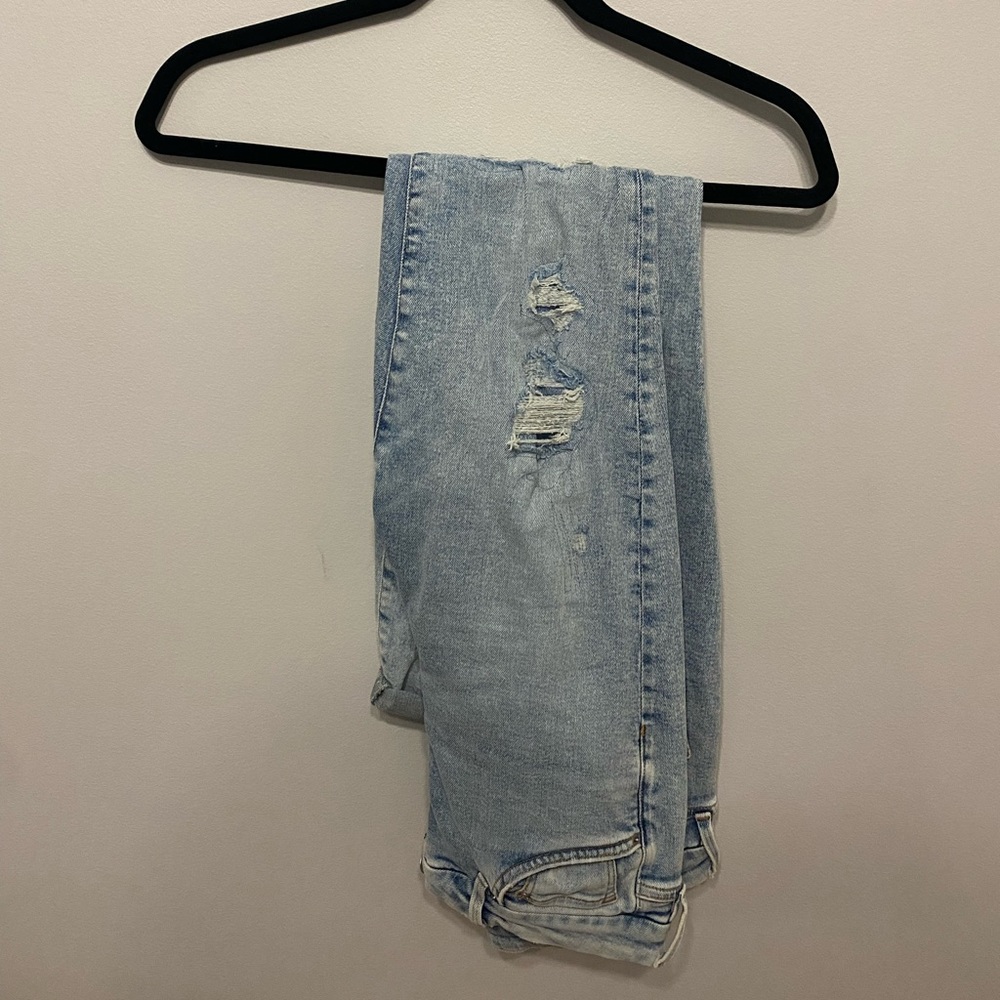 Distress skinny jeans